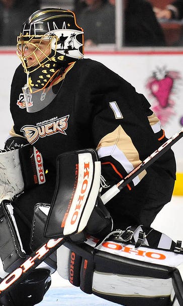 Hiller makes Ducks' lone goal stand in shutout of Blues